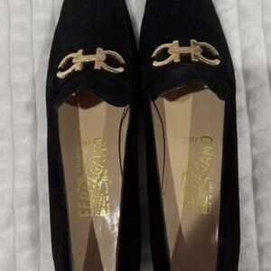 Brand New Salvatore Ferragamo women 7.5 c gancini black suede loafers cs 48764